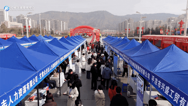 绿地广场这场招聘会人气十足~